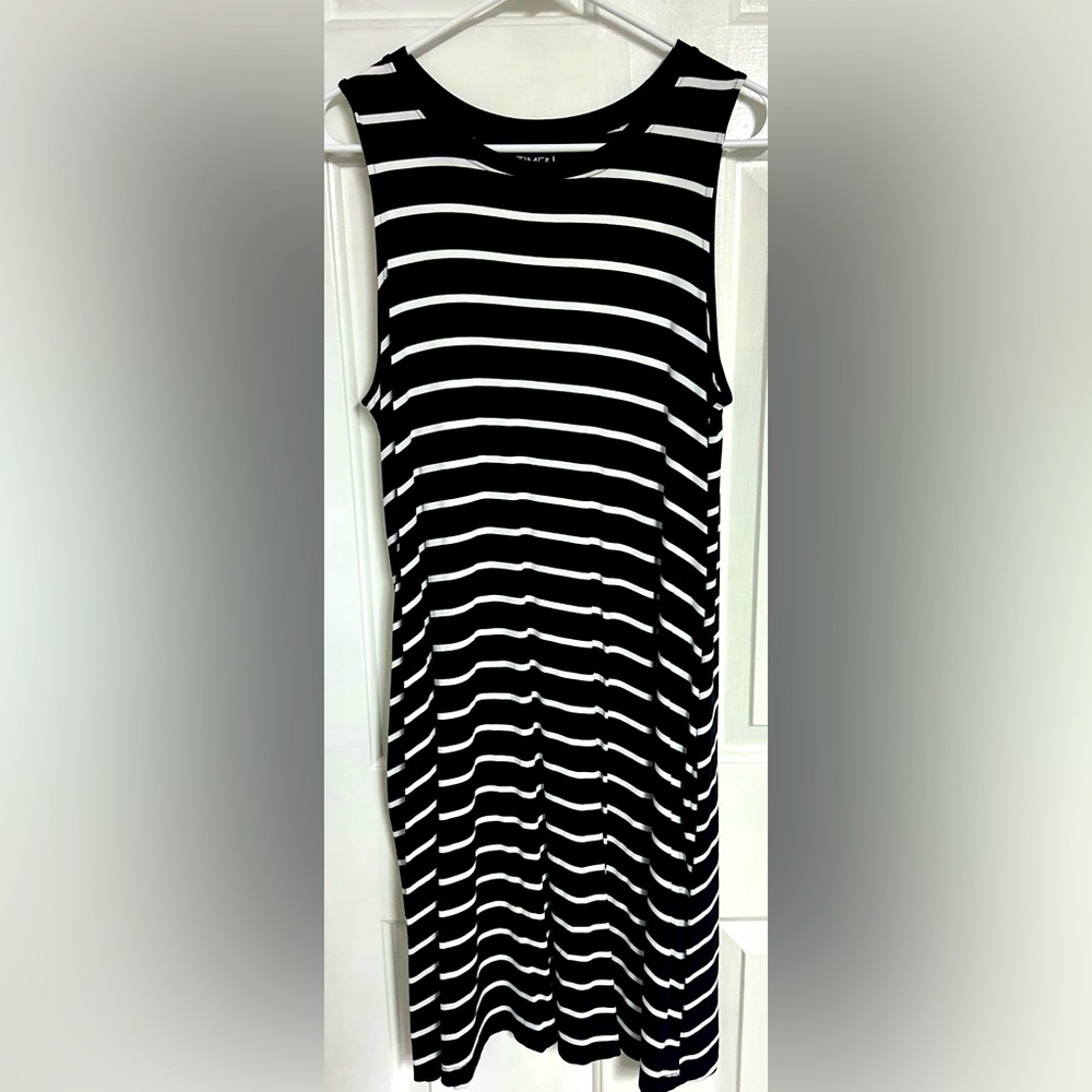 🌟 Time & Tru size L black/white stripe casual dress with pockets!